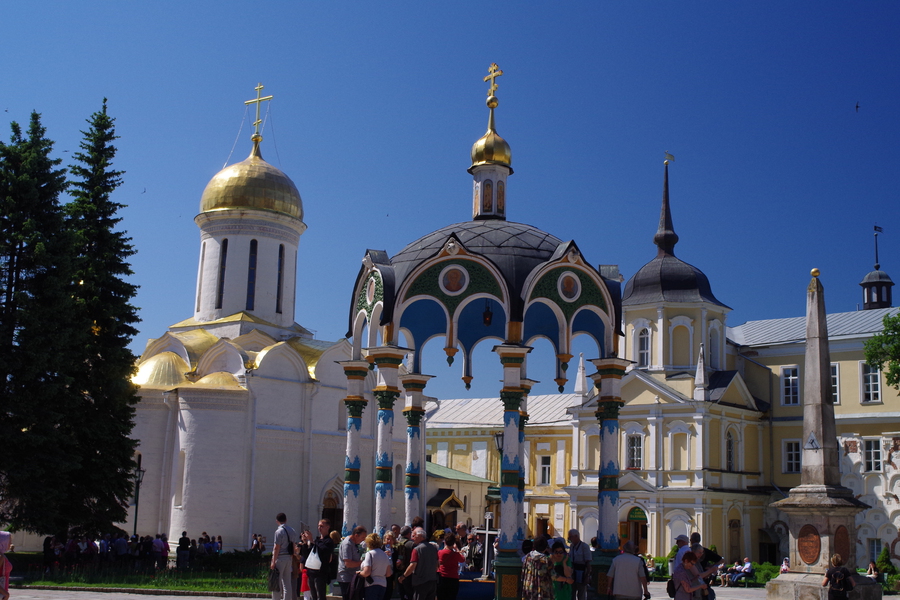 Свято-Троицкая Сергиева Лавра. Родник.. Test photo taken by lens SMC Pentax-FA 28 mm f/ 2.8 AL on camera Pentax K-30